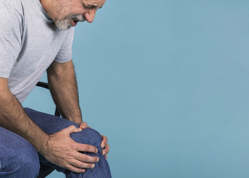 7 symptoms and signs of osteoporosis