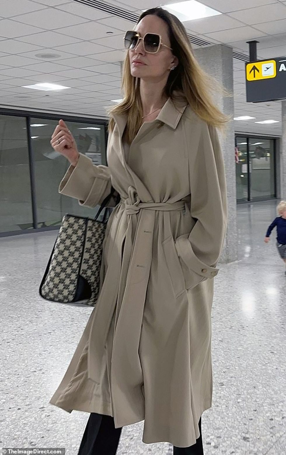 70267975 12017391 East coast chic The Maleficent actress had on oversized sunglass a 45 1682534851434