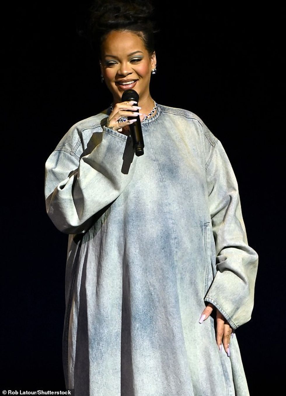 70316055 12022245 Surprise Rihanna 35 made a surprise appearance at CinemaCon Day m 119 1682625687530