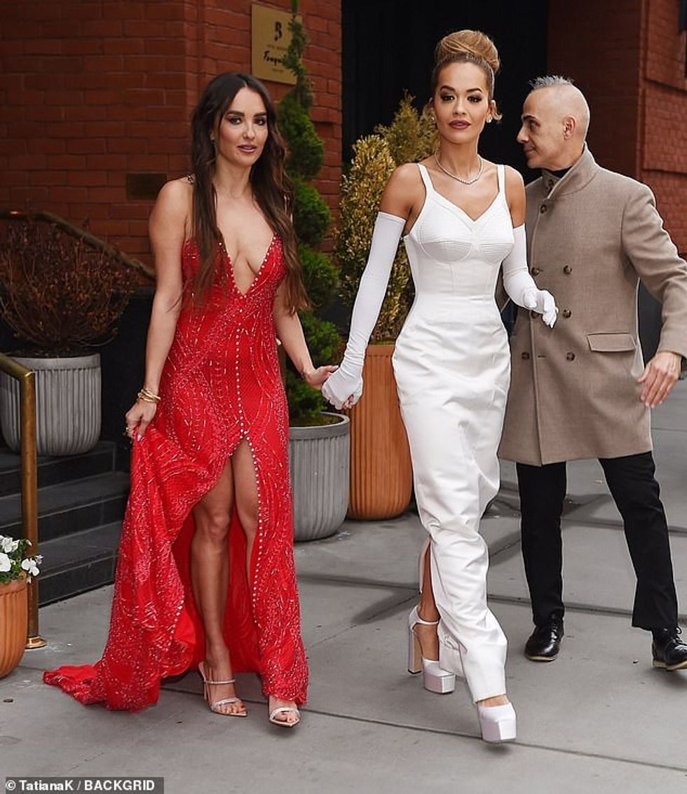 70328817 12023215 Stepping out in style Rita accessorised with a silver necklace a a 45 1682705666357