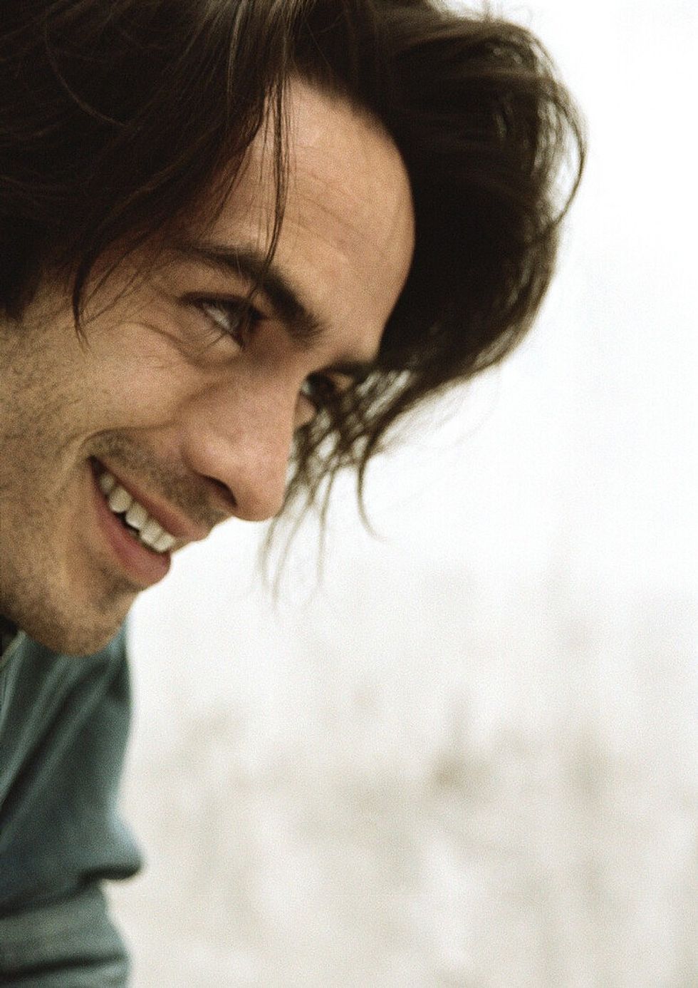 70507952 Man smiling profile