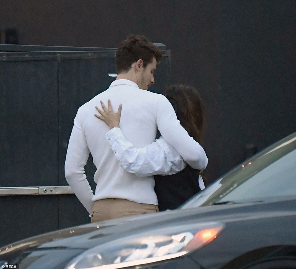 70591271 12048281 Playing it by ear They have hung out several times with friends a 15 1683230863331