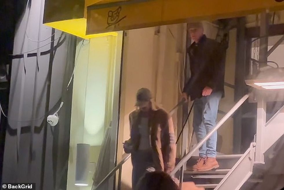 70635749 12052801 Her look The 27 year old Guest In Residence designer kept a low a 37 1683329700193