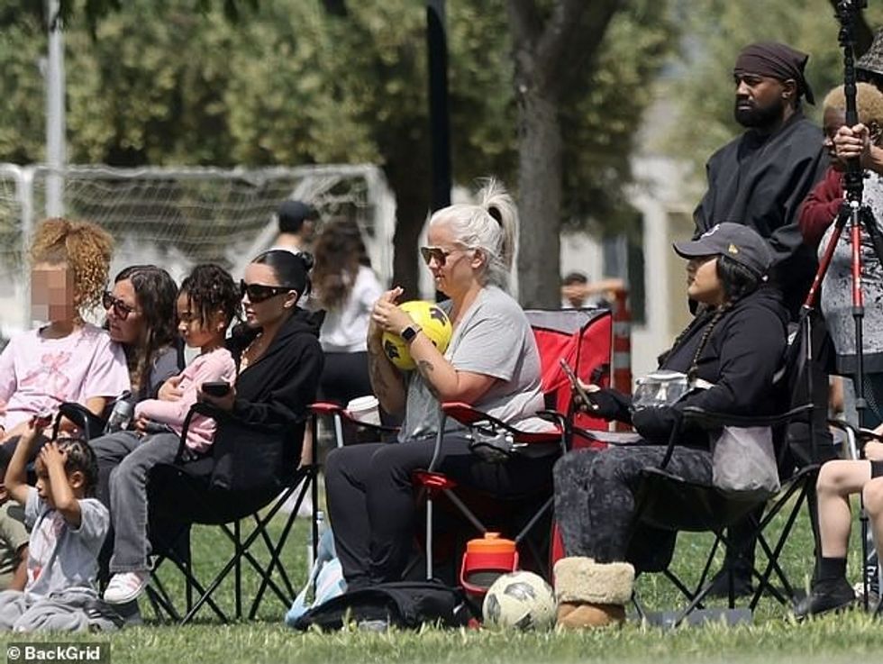 70714159 12058551 Keeping the peace Kim and Kanye maintained a polite distance a 70 1683523589375