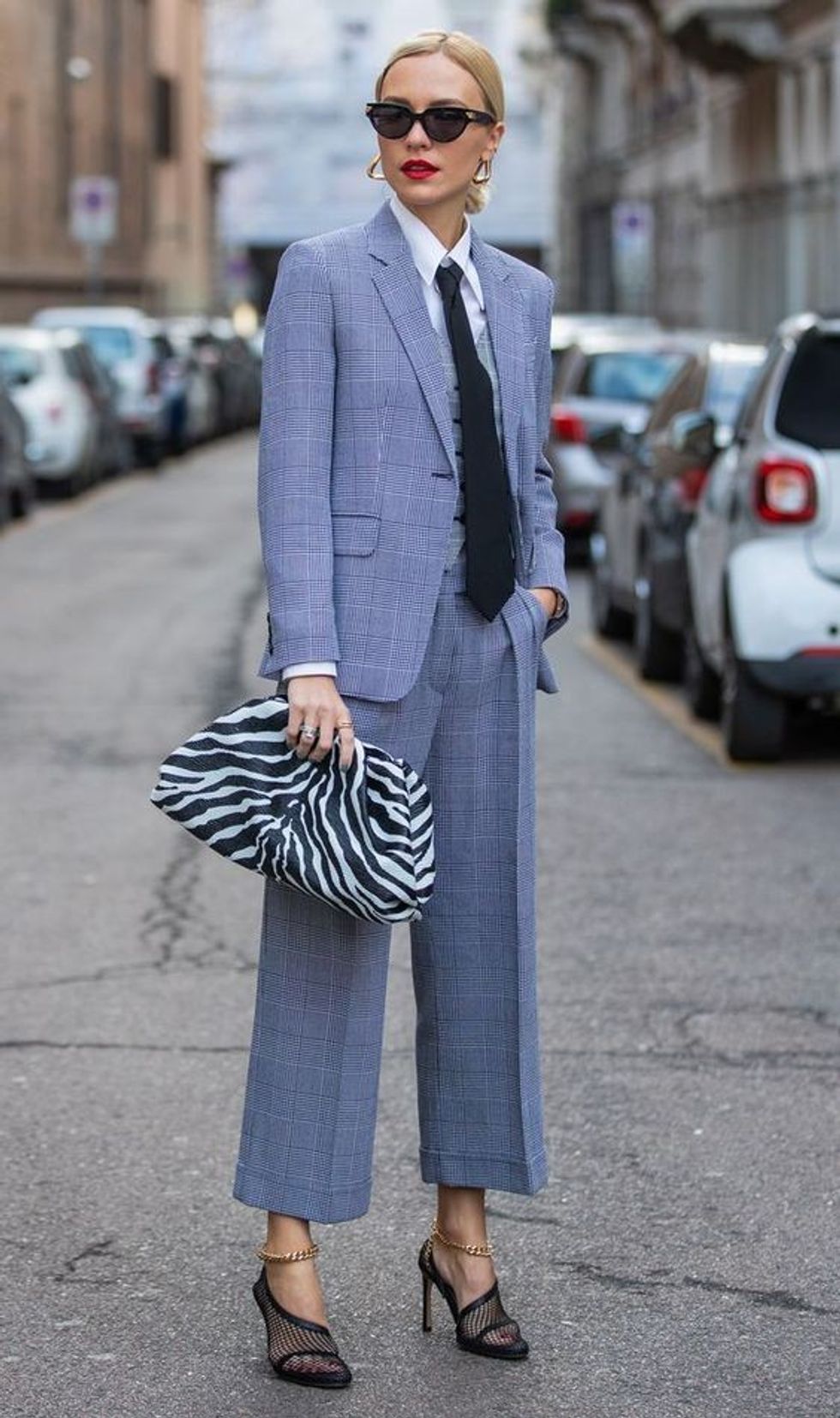 708e5b03ccb882408dc8038