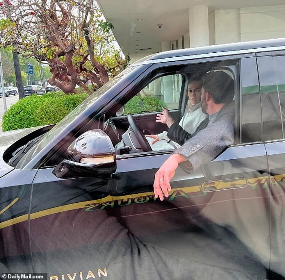 70927257 12078457 A European tourist pulled up next to Ben and J Lo in Los Angeles a 23 1683991903400