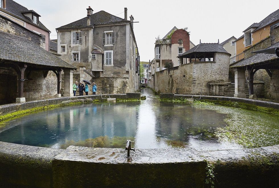 71120062 Fosse Dionne at Tonnerre Canal de Bourgogne Departement Yonne Burgundy France Europe
