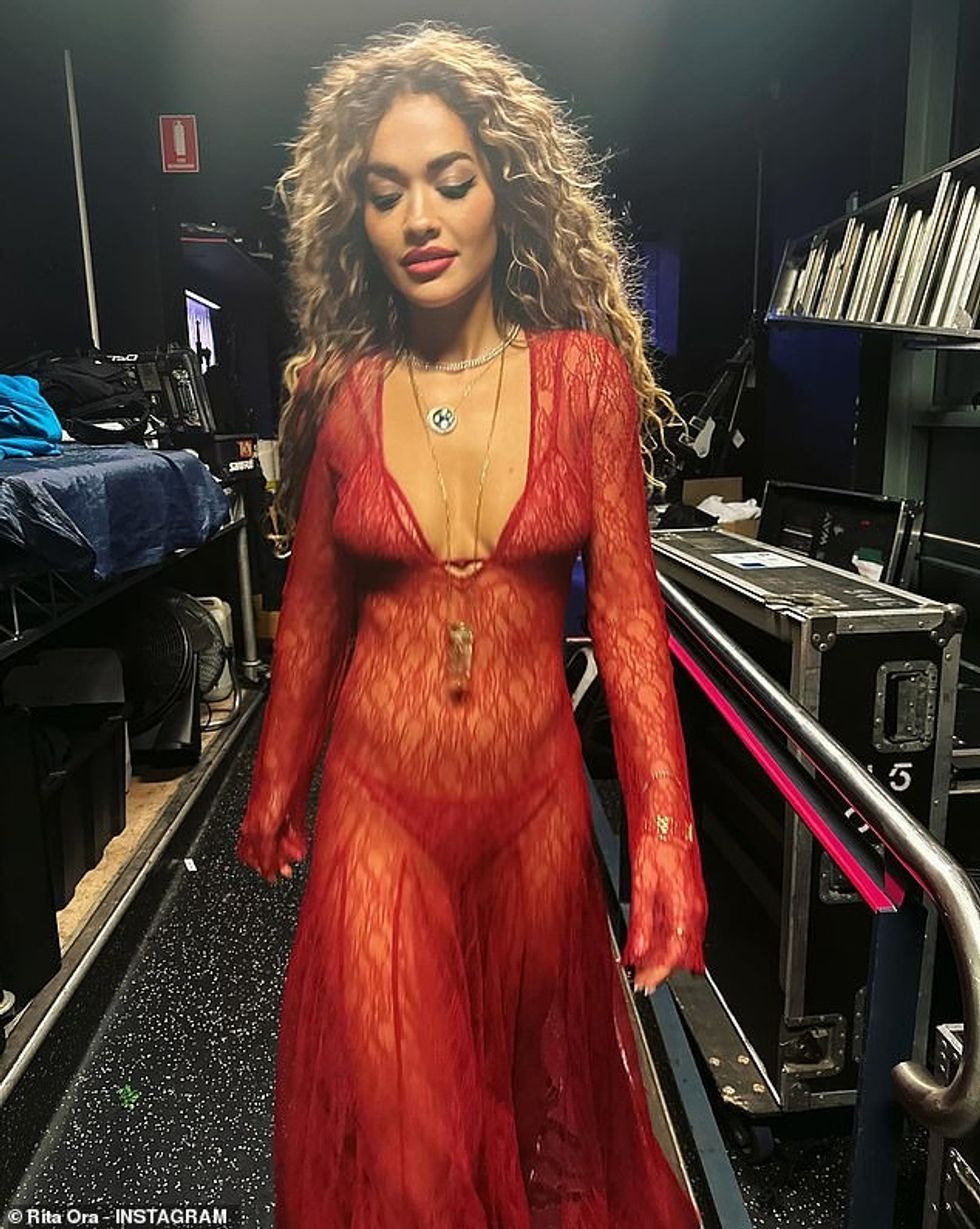 72031889 12185135 Assets The singer 32 had joined Russell Crowe to perform at Kyle a 17 1686563230798