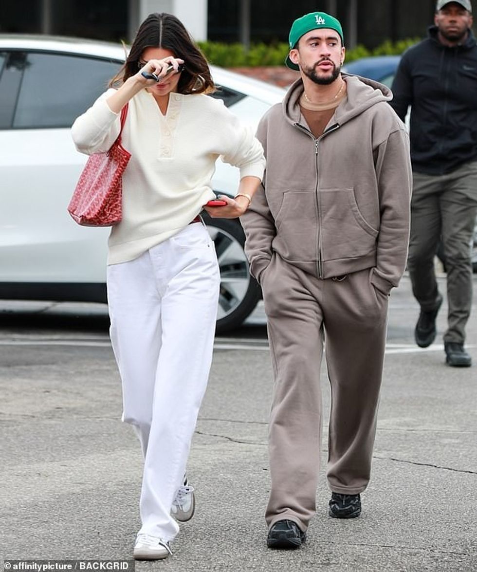 72192281 12200821 Layering She flashed a glimpse of her toned midriff wearing a cr a 8 1686871964831