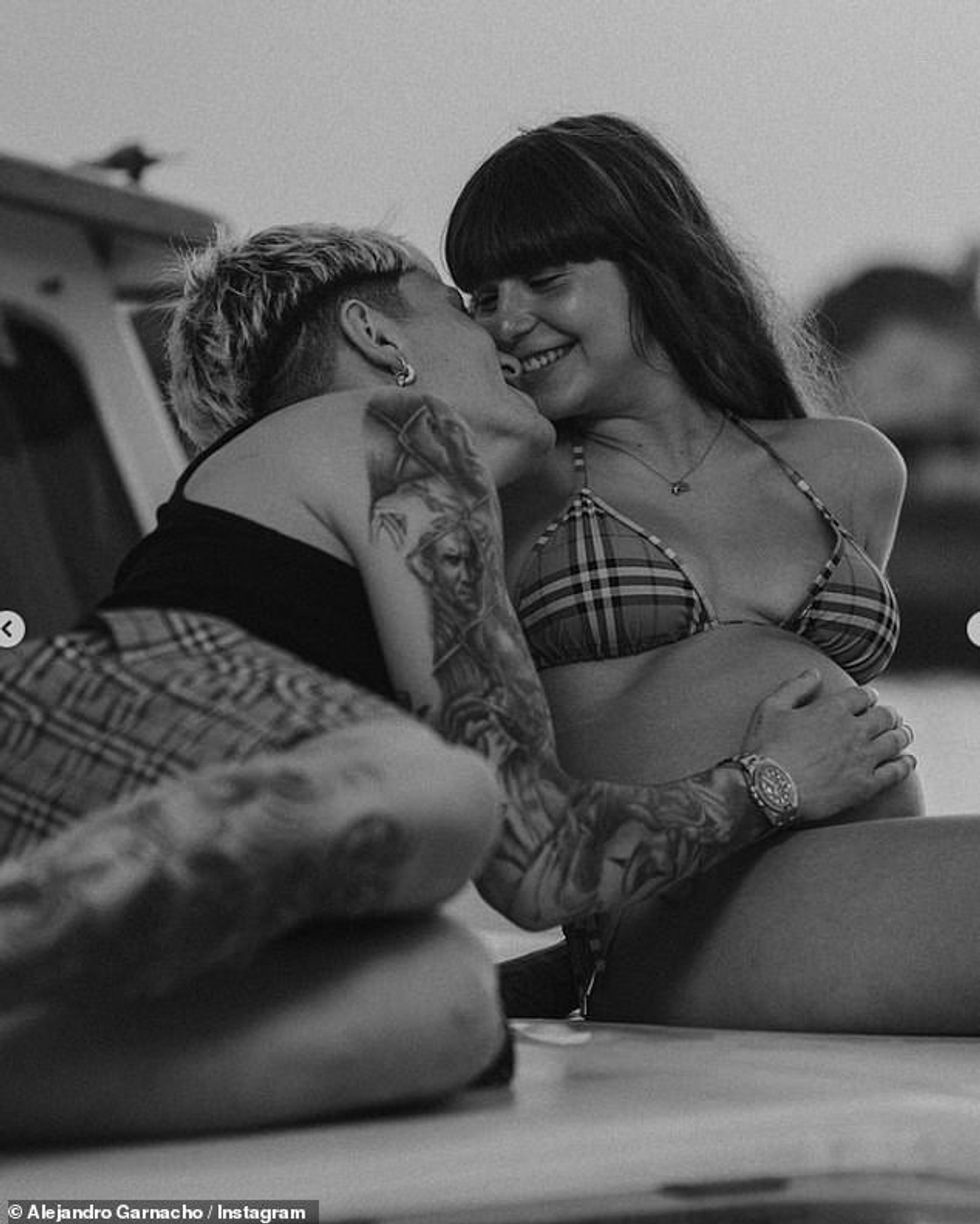 73153749 12293257 Love Eva who is also Spanish looked sensational in a Burberry bi m 42 1689202964562