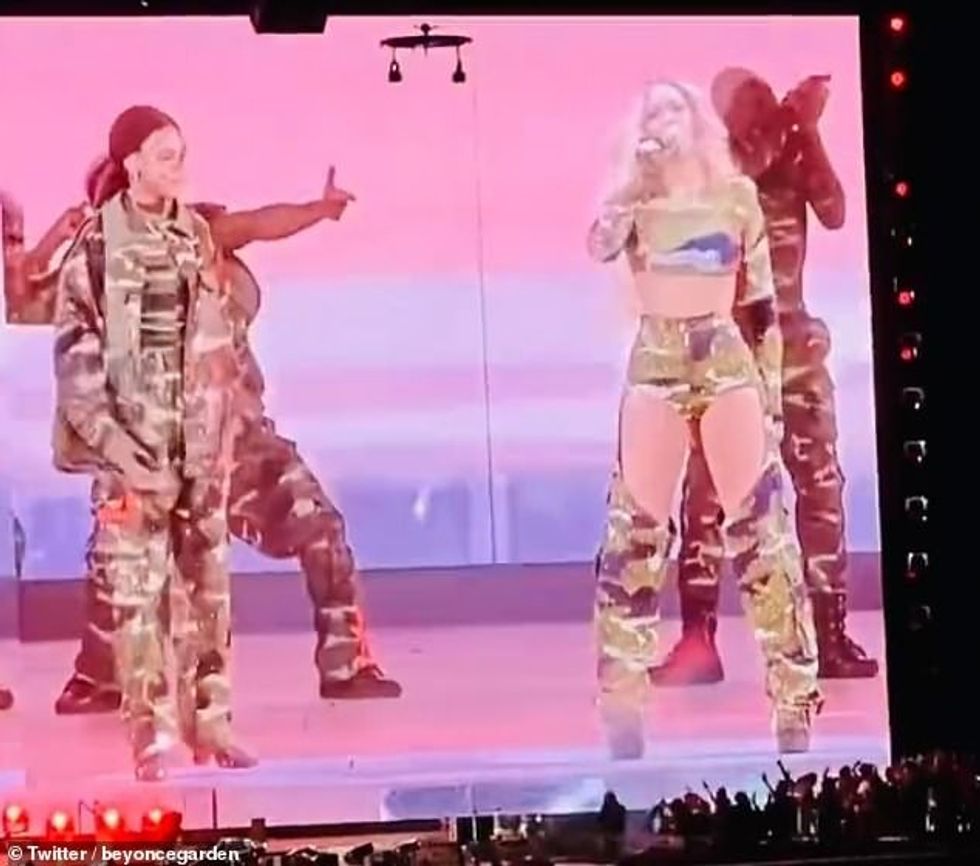 73174073 12295237 Look at her go The Grammy winner s oldest child donned a pair of a 4 1689249056686