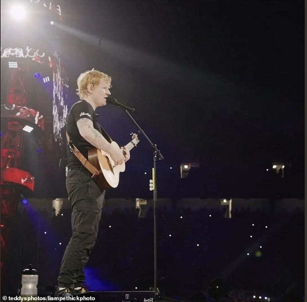 73271453 12304251 Surprise Ed Sheeran surprised his fans with a special guest on S a 80 1689522259530