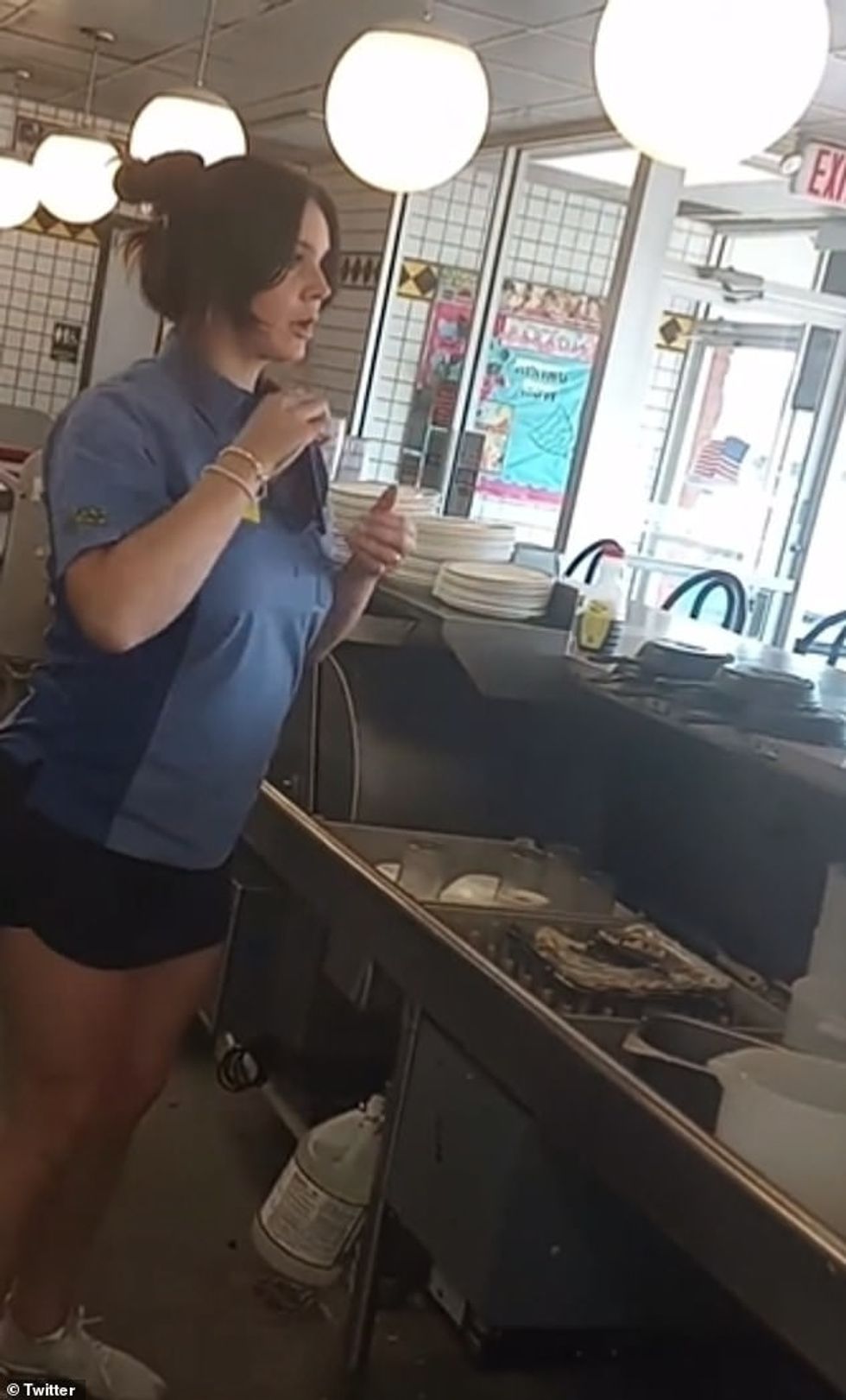 73469053 12323645 Hard at work Lana was dressed in the company s blue uniform and a 42 1689940392279