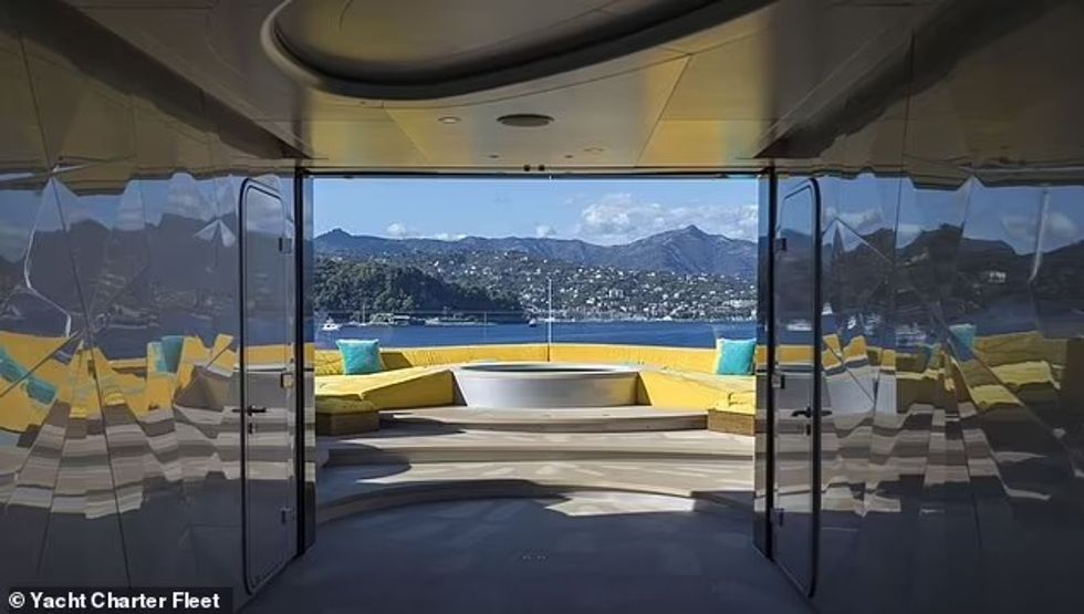 73642005 12339337 Aviva was crafted by Abeking and Rasmussen and designed by Reymo a 31 1690384566841