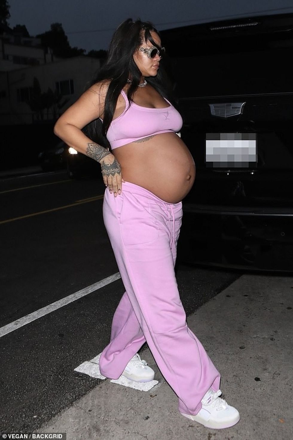 73742521 12351137 Chic style The Fenty Beauty founder continued the light catching a 111 1690609070353