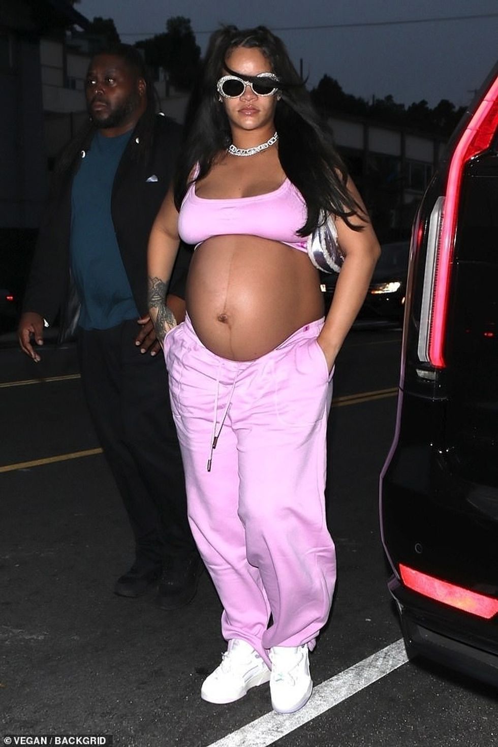 73742535 12351137 Chic dinner date look Rihanna looked stunning as she stepped out a 99 1690608863294