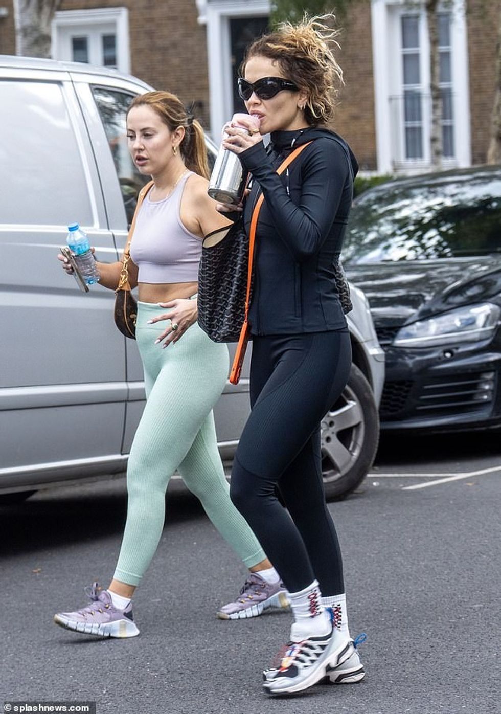 74074217 12384203 Rita Ora showed off her incredible figure in black workout gear m 32 1691486318496