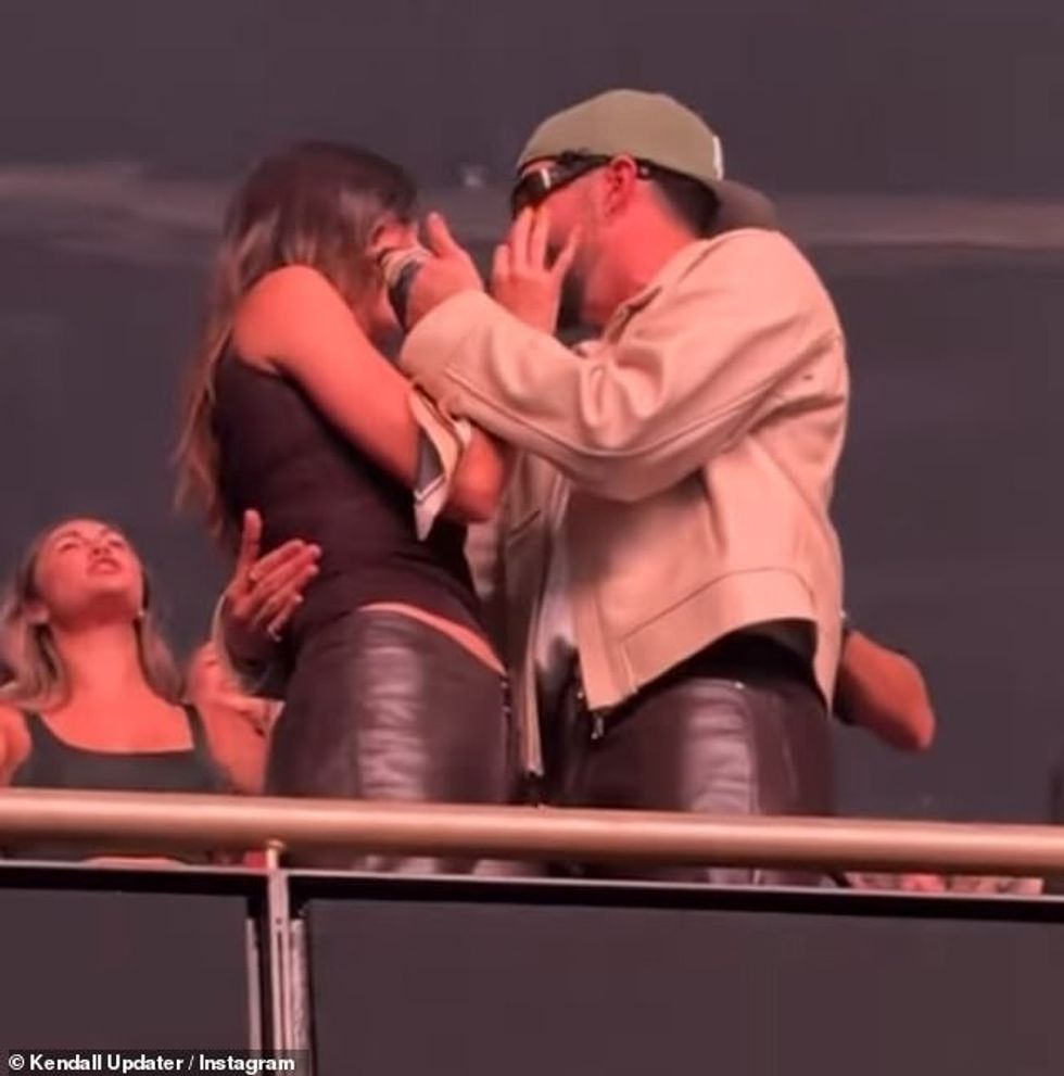 74300369 12405869 Couple Kendall Jenner Bad Bunny and Kim Kardashian were seen at m 53 1692032081818