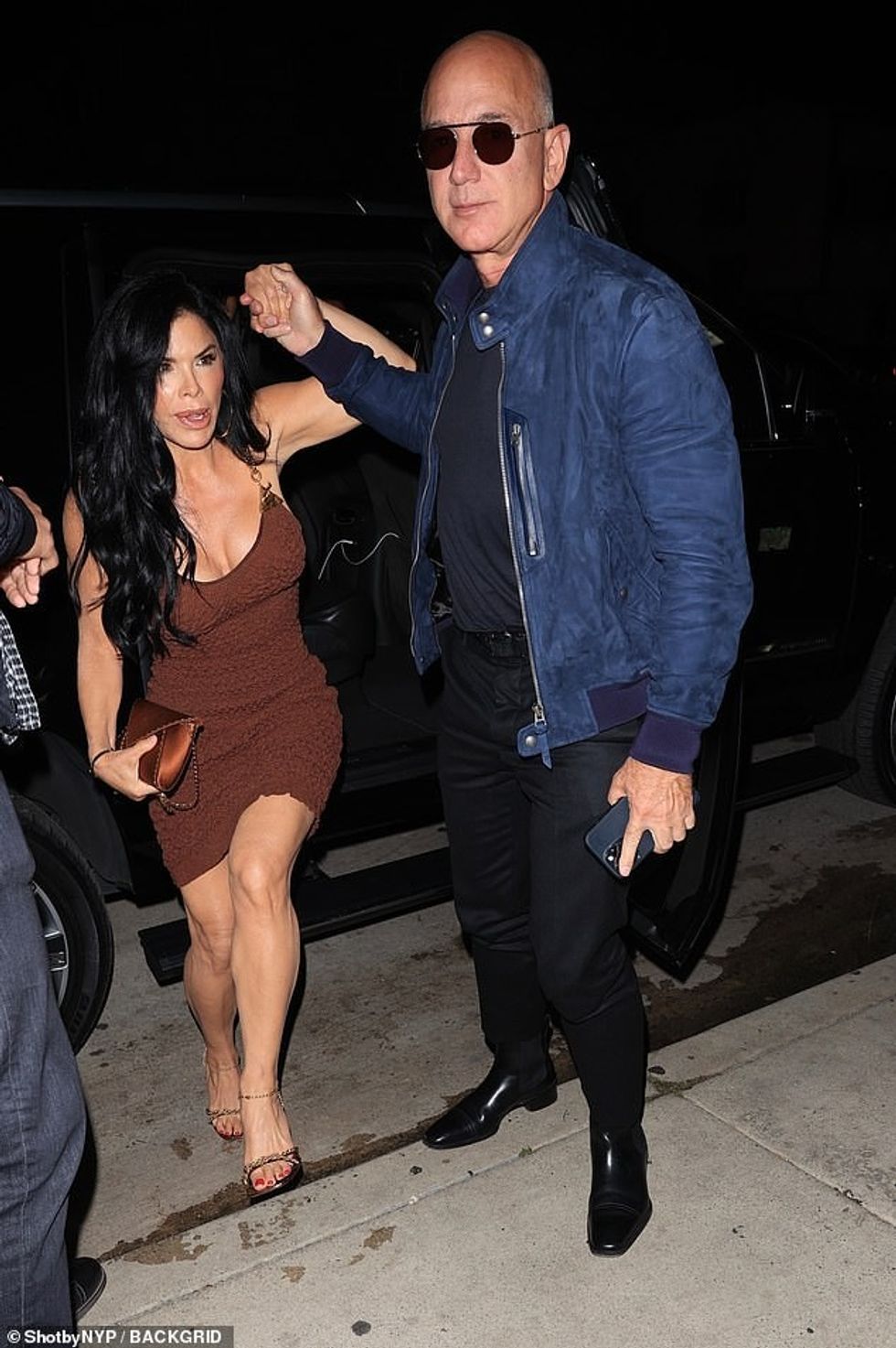 74745313 12447787 Stylish couple The television personality wore a summer ready mi a 4 1693036679377