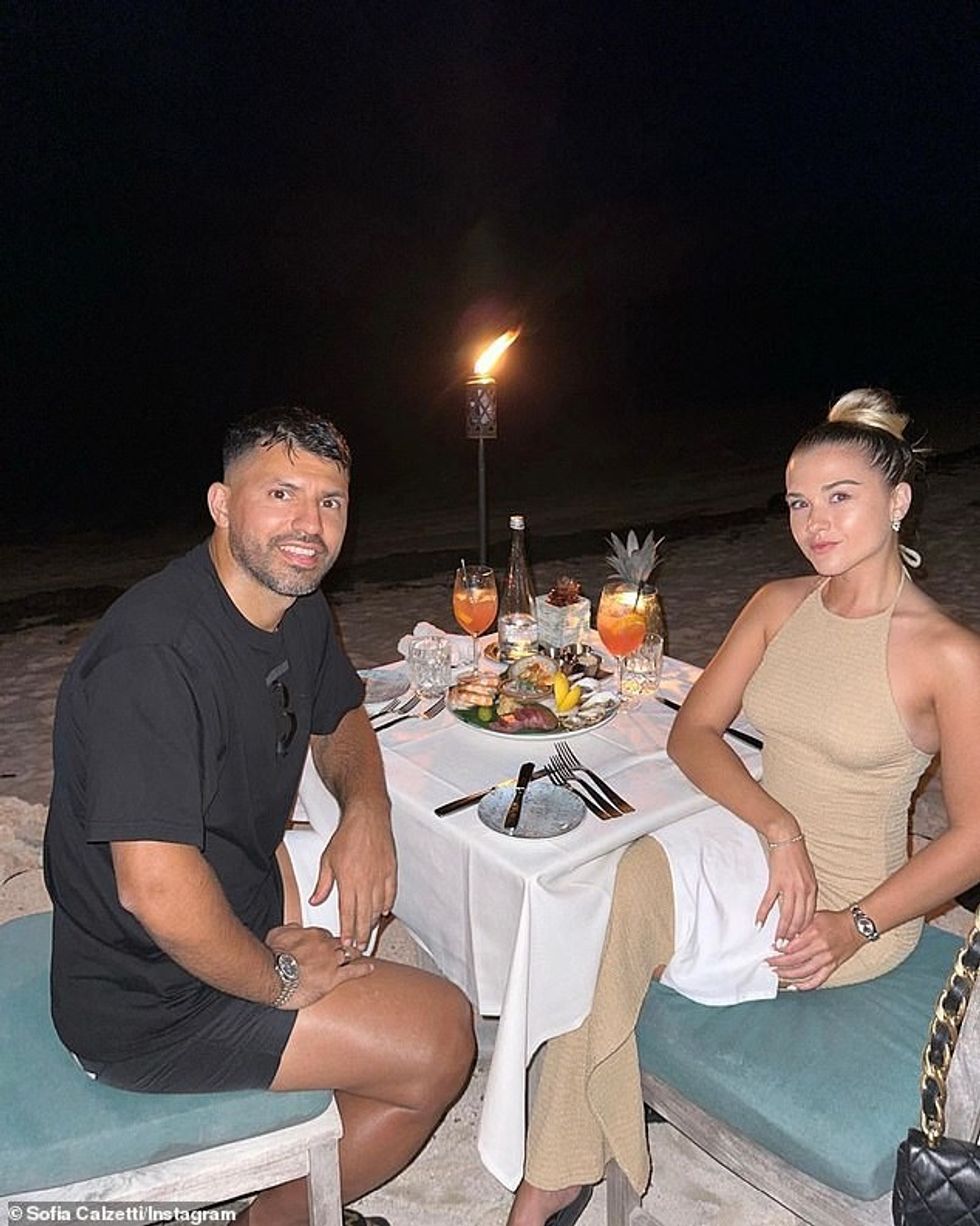 75039133 12478703 The couple had also recently enjoyed a romantic getaway to Greec a 19 1693829959105