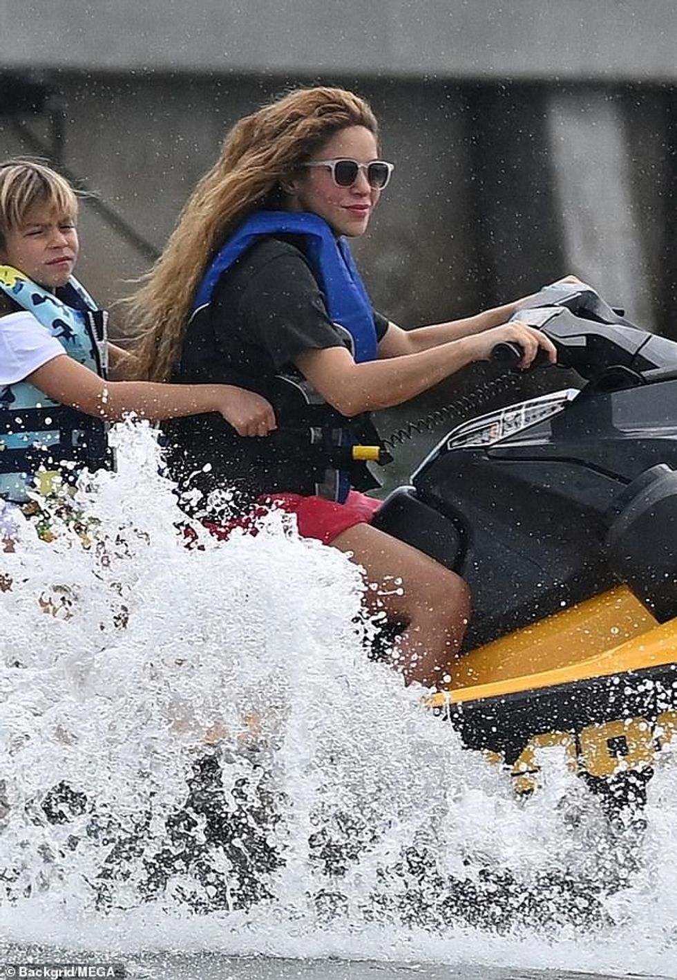 75055729 12480273 Fun in the sun Shakira went jet skiing with her two sons Sasha a m 2 1693870372863