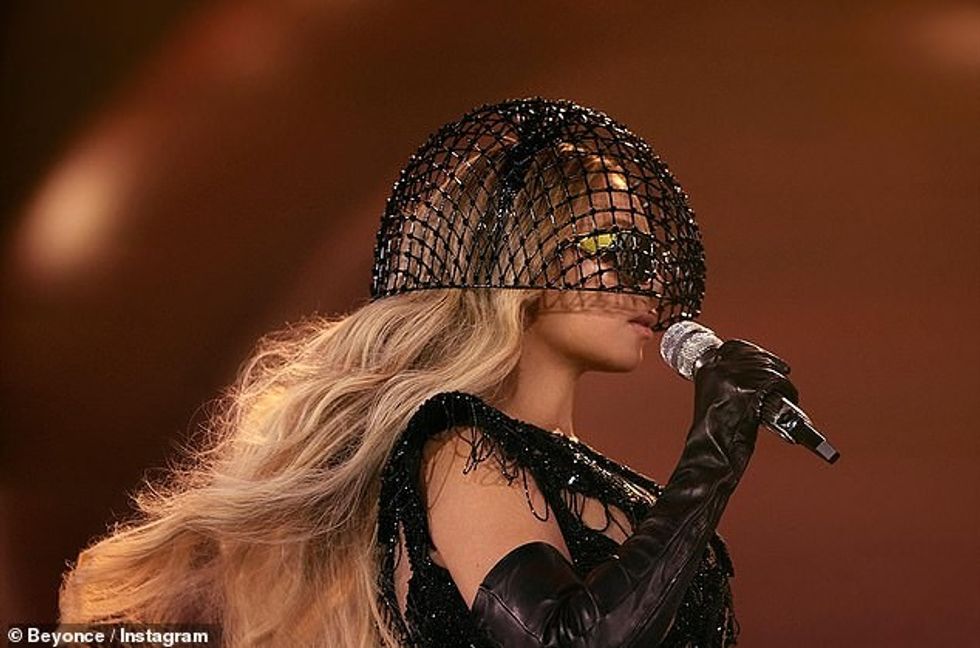 75456917 12520997 Unique Ditching her usual wide brim metallic hat she rounded out a 50 1694751606578