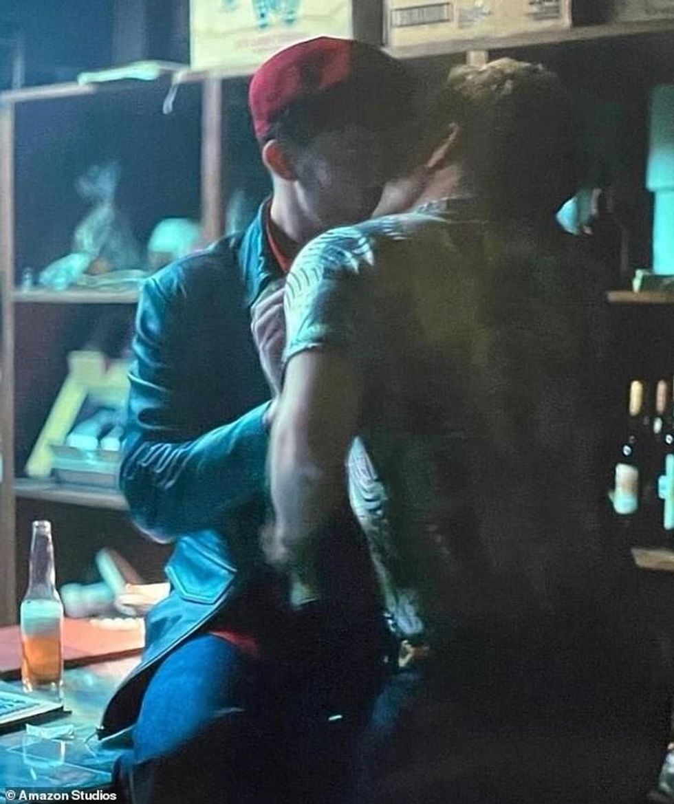 75516225 12526963 Sealed with a kiss Although he isn t gay in real life Bad Bunny a 8 1694904947328