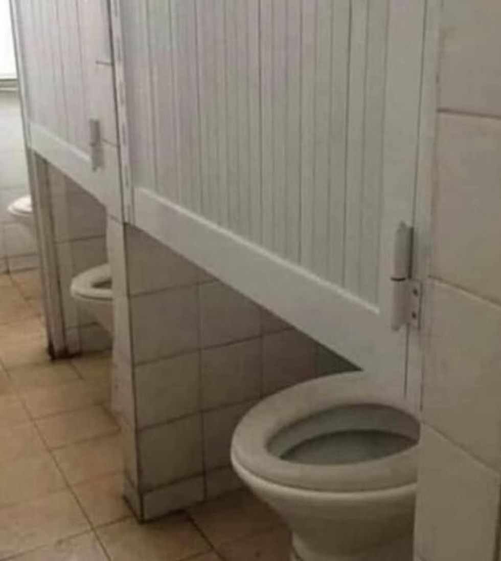 75529909 12528533 While a public toilet left little for privacy as the toilet door a 128 1694967943348
