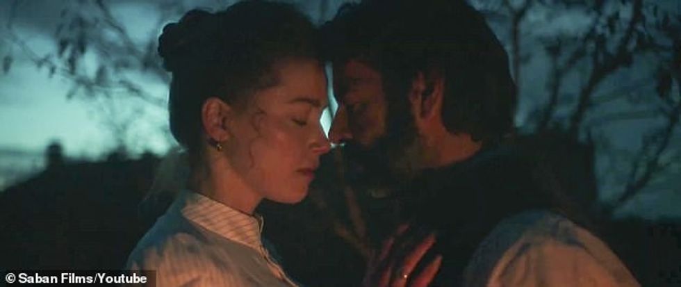 75647169 12540907 Not alone The actress who recently had a very brief appearance i a 2 1695229518415