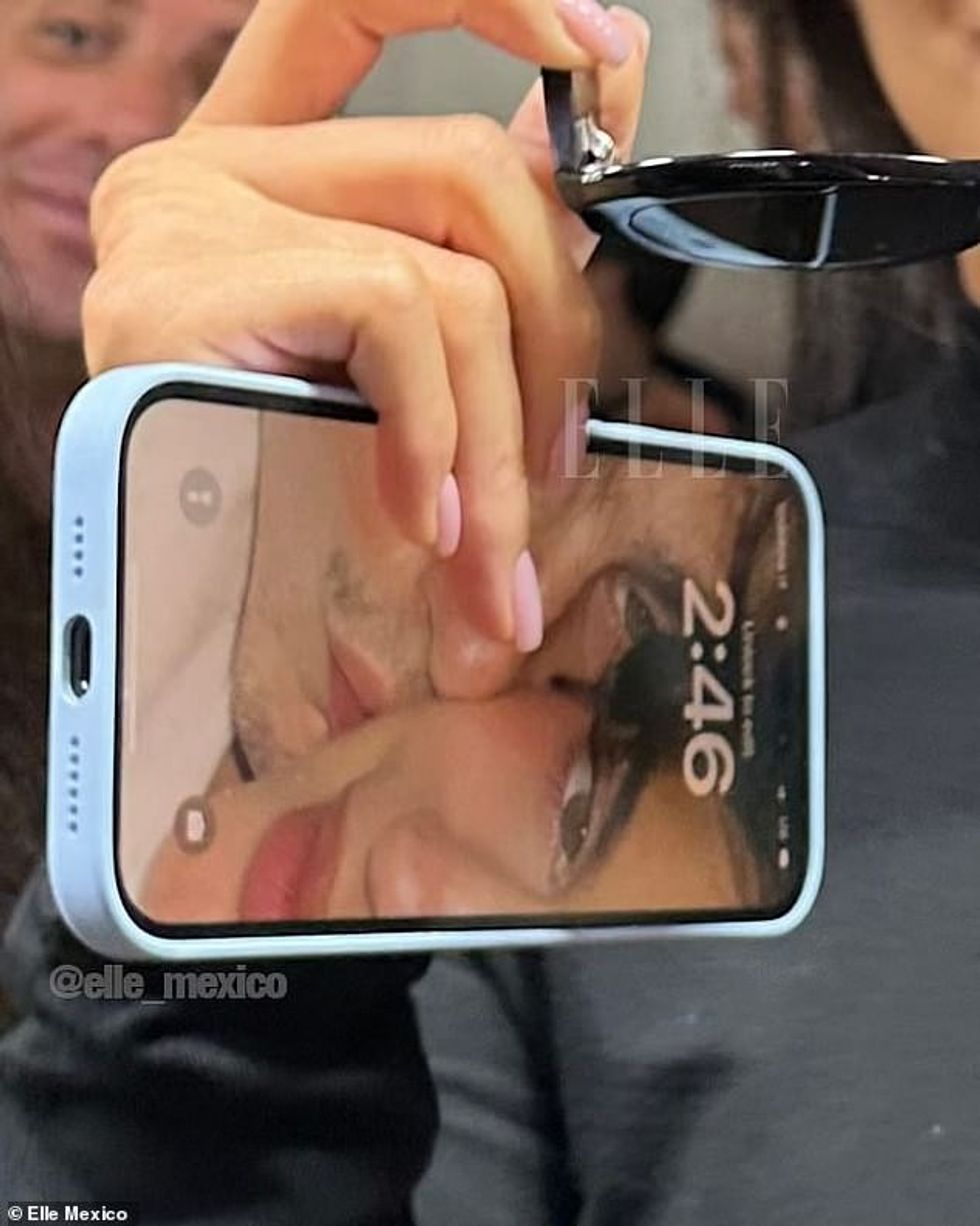 75691603 12545657 Loved up The Dune actor has scruffy facial hair as he leans in f a 81 1695321817320