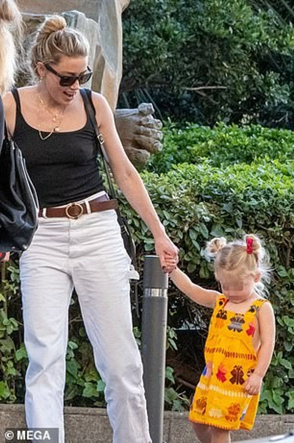 76126379 12590505 Sunny day in Spain The Zombieland alumna also shielded her eyes a 96 1696368686339