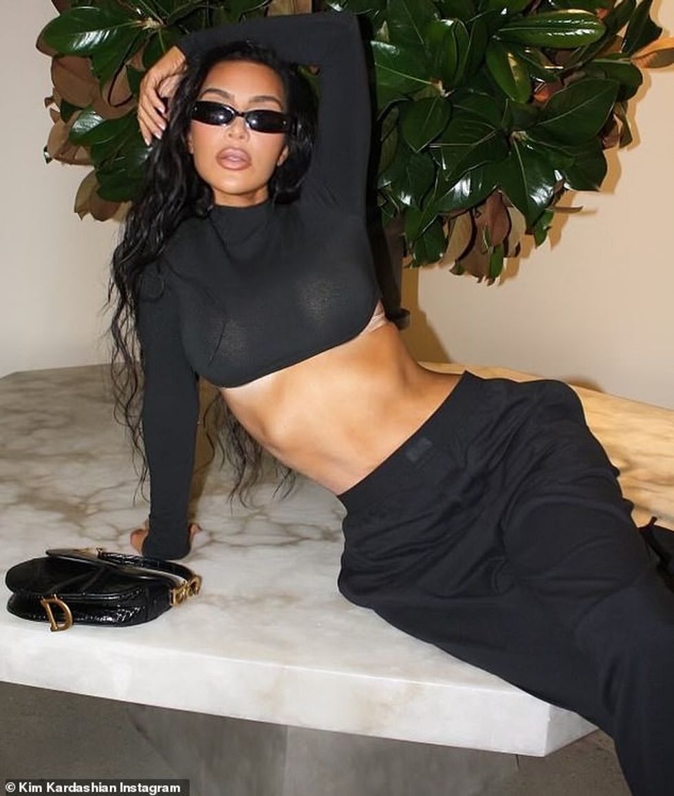 76132693 12590463 Use it or lose it She decked herself out in a clinging midnight a 2 1696370708842