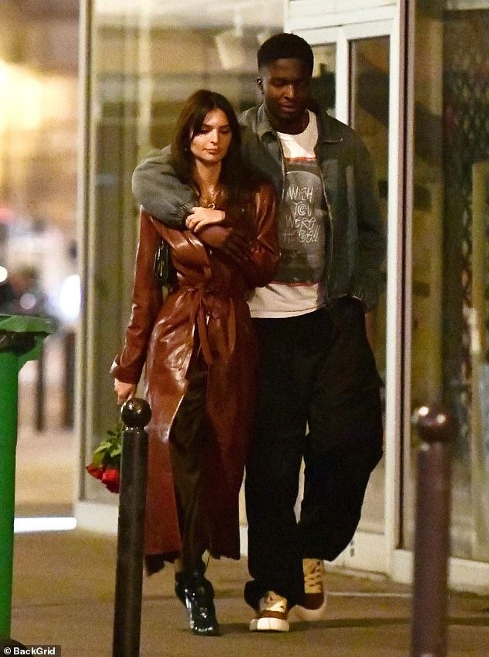 76997139 12672255 Looking close Emily looked smitten with the comedian who appeare a 9 1698265710723