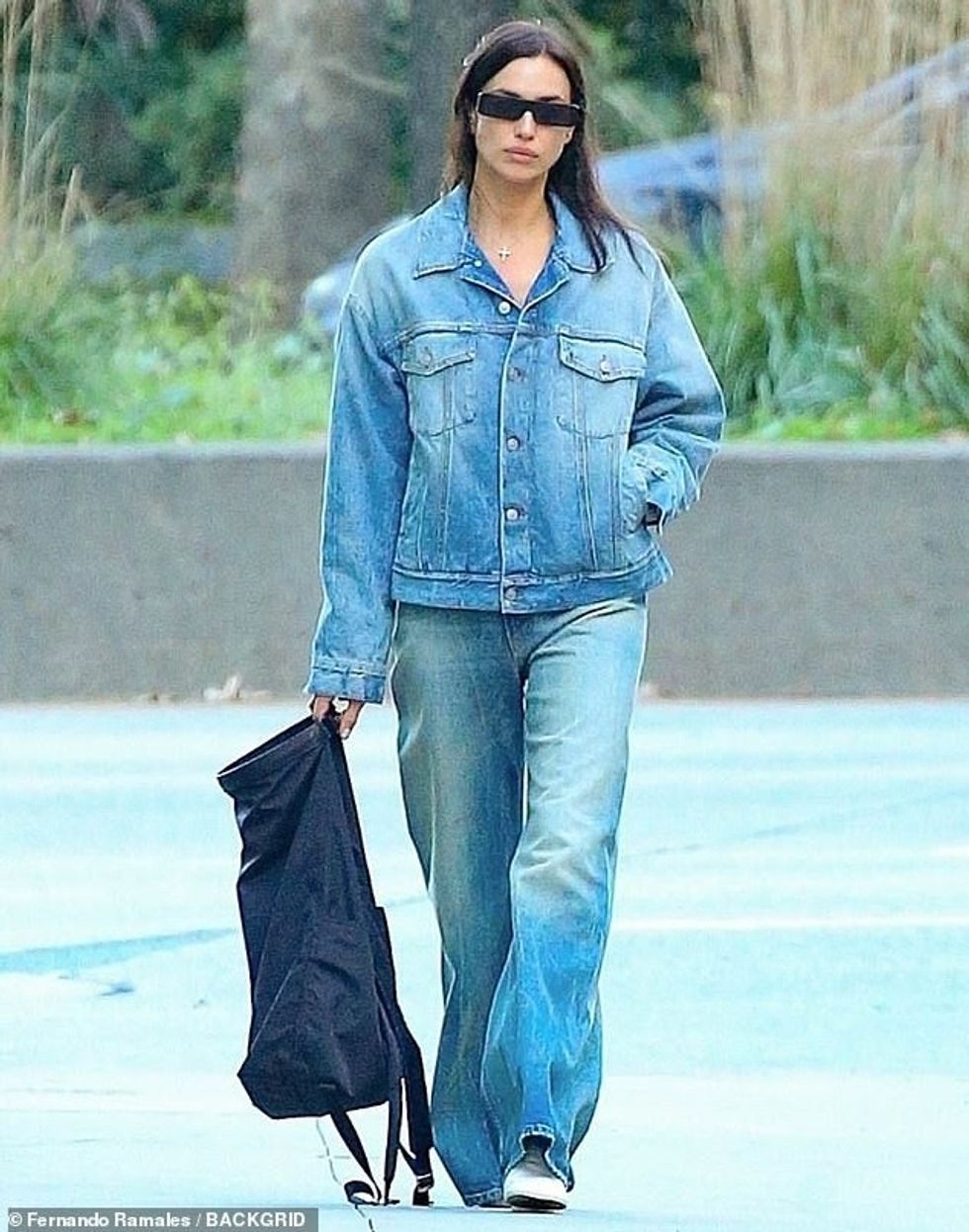 77367489 12707339 Out and about Irina Shayk was pictured while stepping out in New a 2 1699025533269