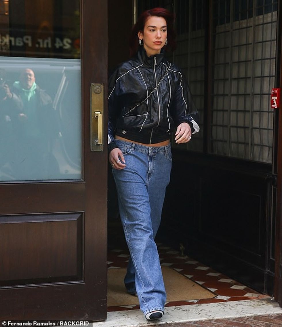 78385437 12806131 She wore low heeled white shoes with a black toe portion which w m 15 1701284221337