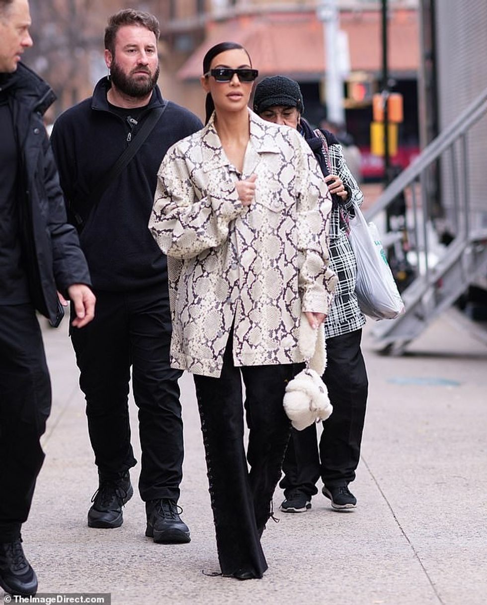 78529825 12820805 The Keeping Up With the Kardashians plays Siobhan who is the pub a 18 1701640944786