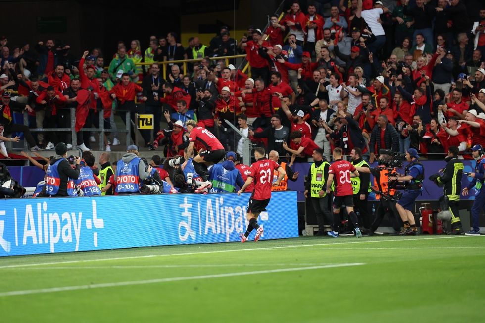 7a965086 6228 48a3 b5e2 06a9ce259651 1