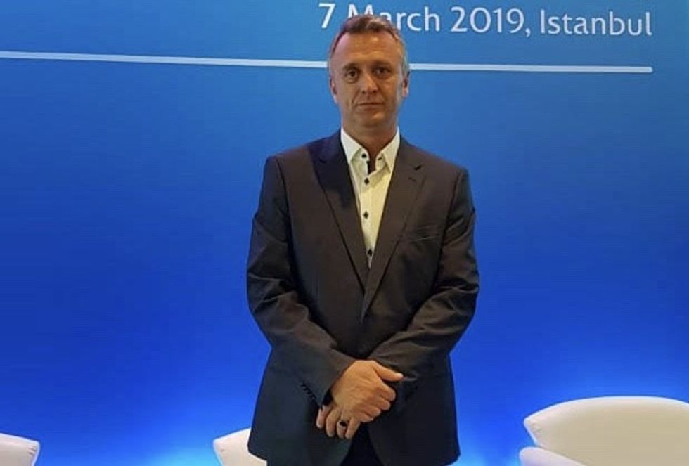 7BB7D355 49CE 4B60 93BD D7690D7797F1