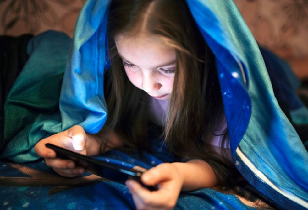 8 Ways To Prevent Smartphone Addiction In Kids header