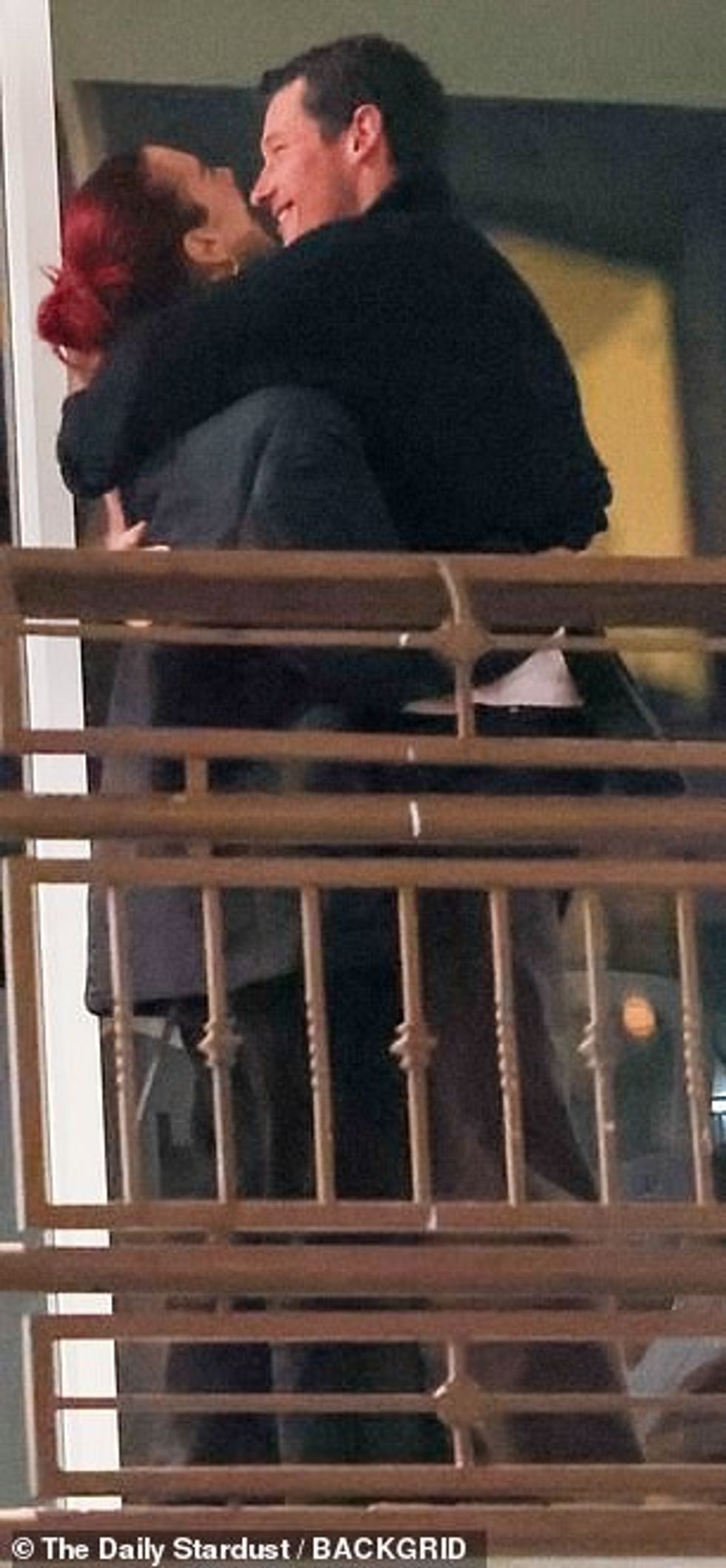 80141711 12975089 The couple couldn t keep their hands off each other following a a 56 1705517458092