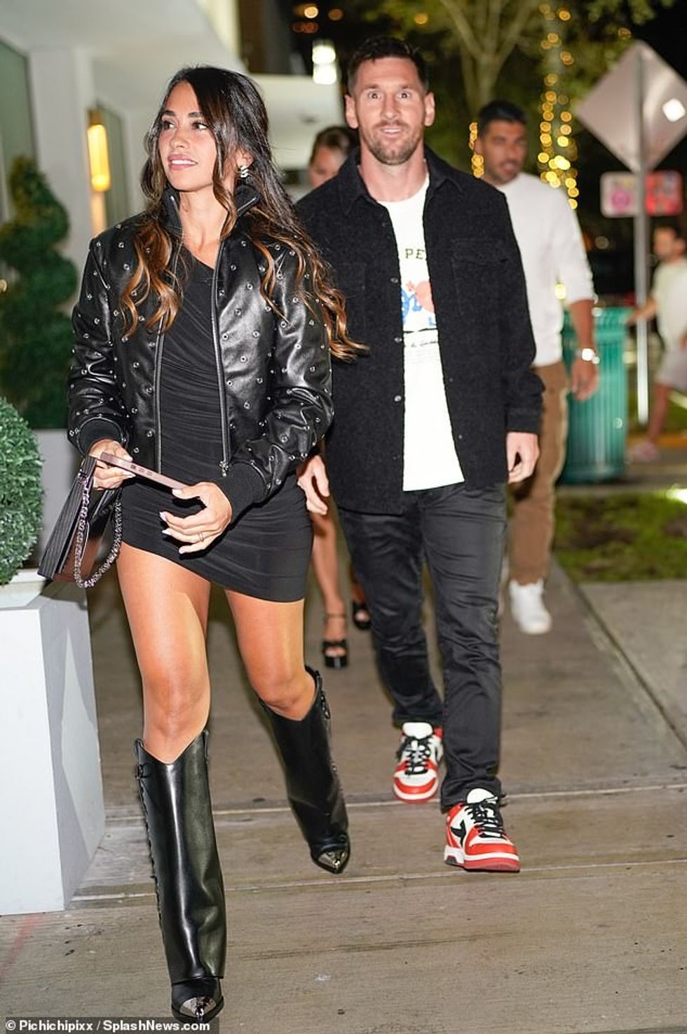 80274297 12988727 She was joined by footballer Lionel Messi and his glamorous wife a 20 1705842127635