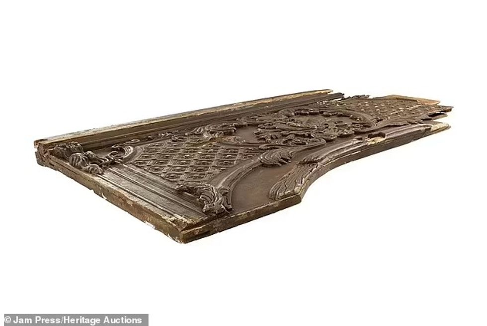 81940379 13147463 The famous piece of wood from the film Titanic that Jack and Ros a 23 1709332028667