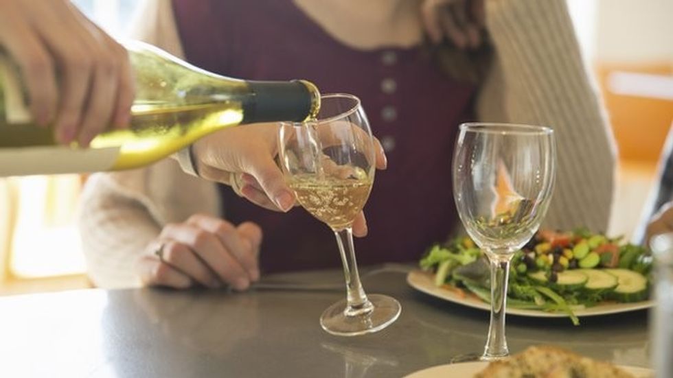 85040464 f0089560 man and woman sitting having a meal spl