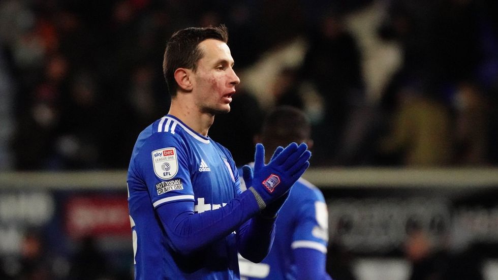 8523530 sw town v crewe 6341 1 data scaled