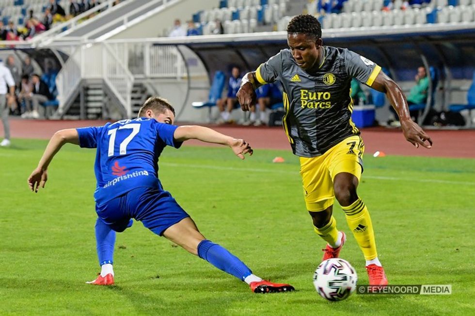 878e84d94672e02094df9c97f80818f9 740 493 canvas color000001 feyMediaBlackWhite