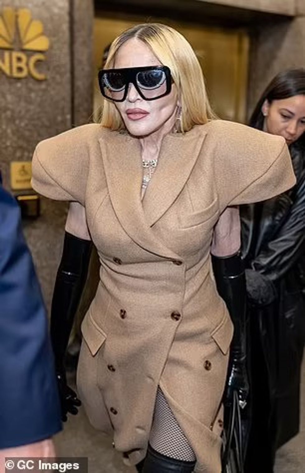 89524653 13837031 Madonna took a tumble while arriving the Luar Spring 2025 Ready a 23 1726036893087