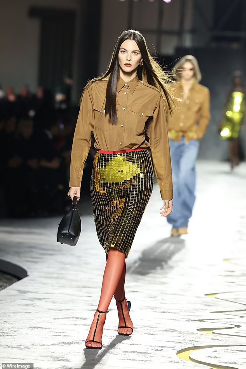 89923949 13874755 Vittoria looked flawless wearing her long tresses in a sleek and a 132 1726863592803