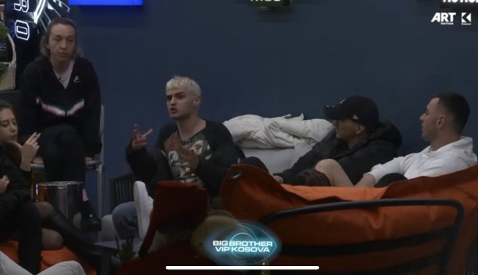 89CBD2B8 F4F3 4D38 B3B0 3D83C68F3649