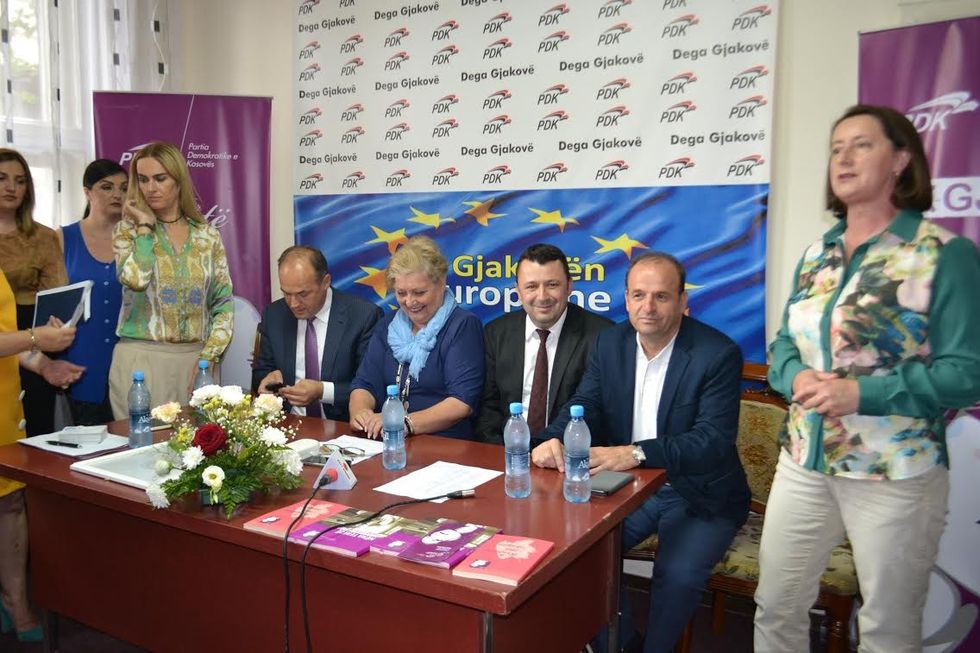 8bcccda4-b1d6-4dcb-875b-7a981bce3ae5