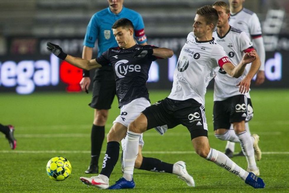 8c0df063 e34e 4ece 9322 833aa1fd24e1